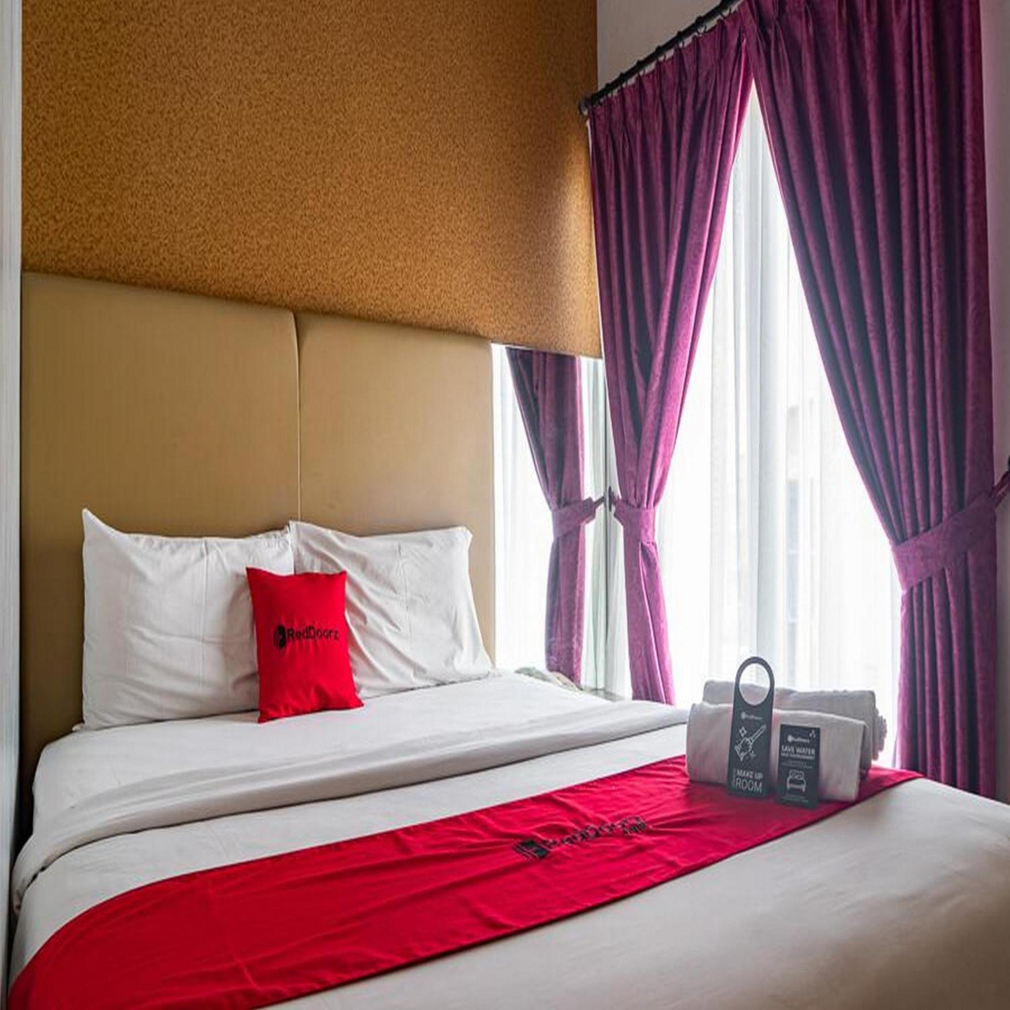 Reddoorz Plus At Blue Pacific Blok M Jakarta Exteriör bild
