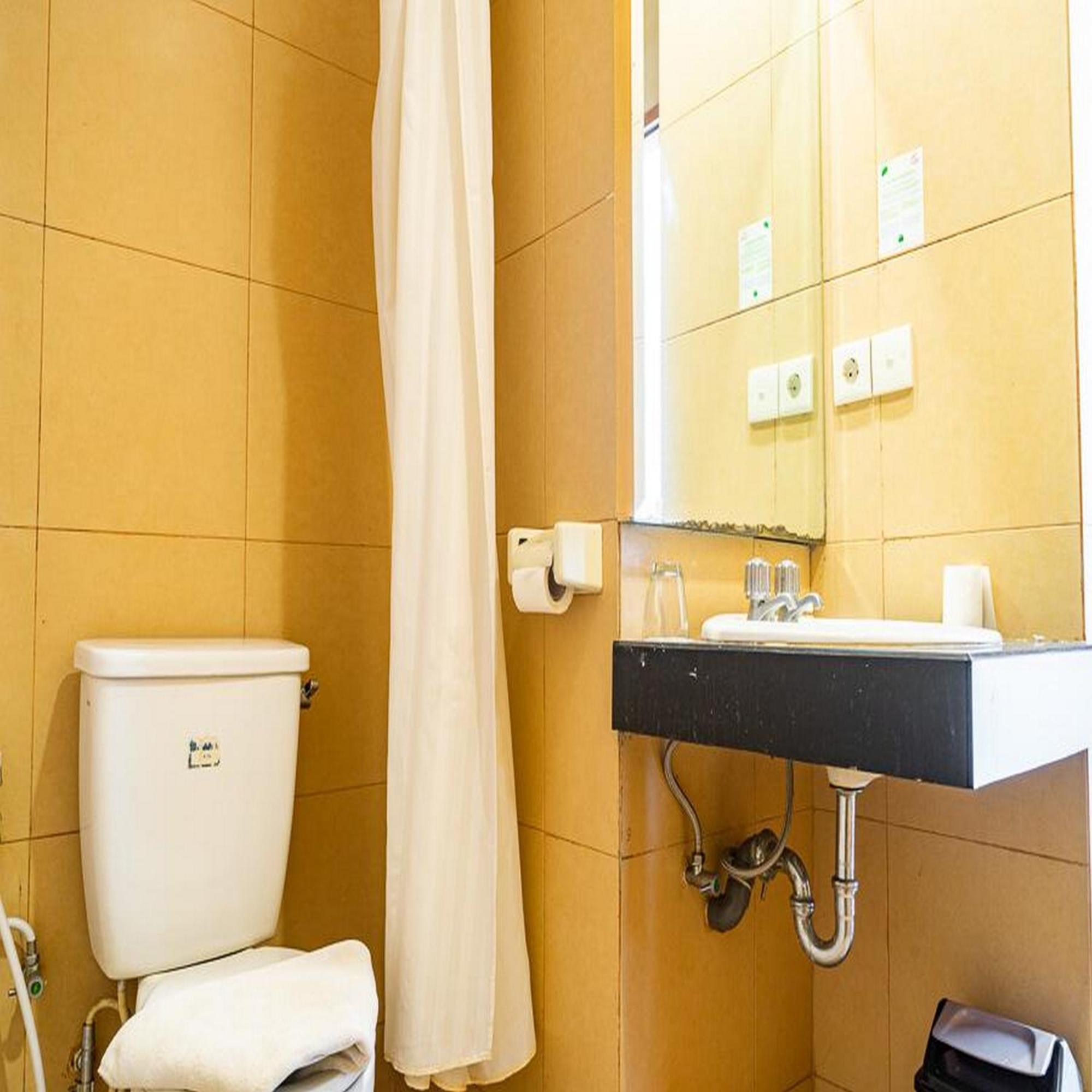 Reddoorz Plus At Blue Pacific Blok M Jakarta Exteriör bild